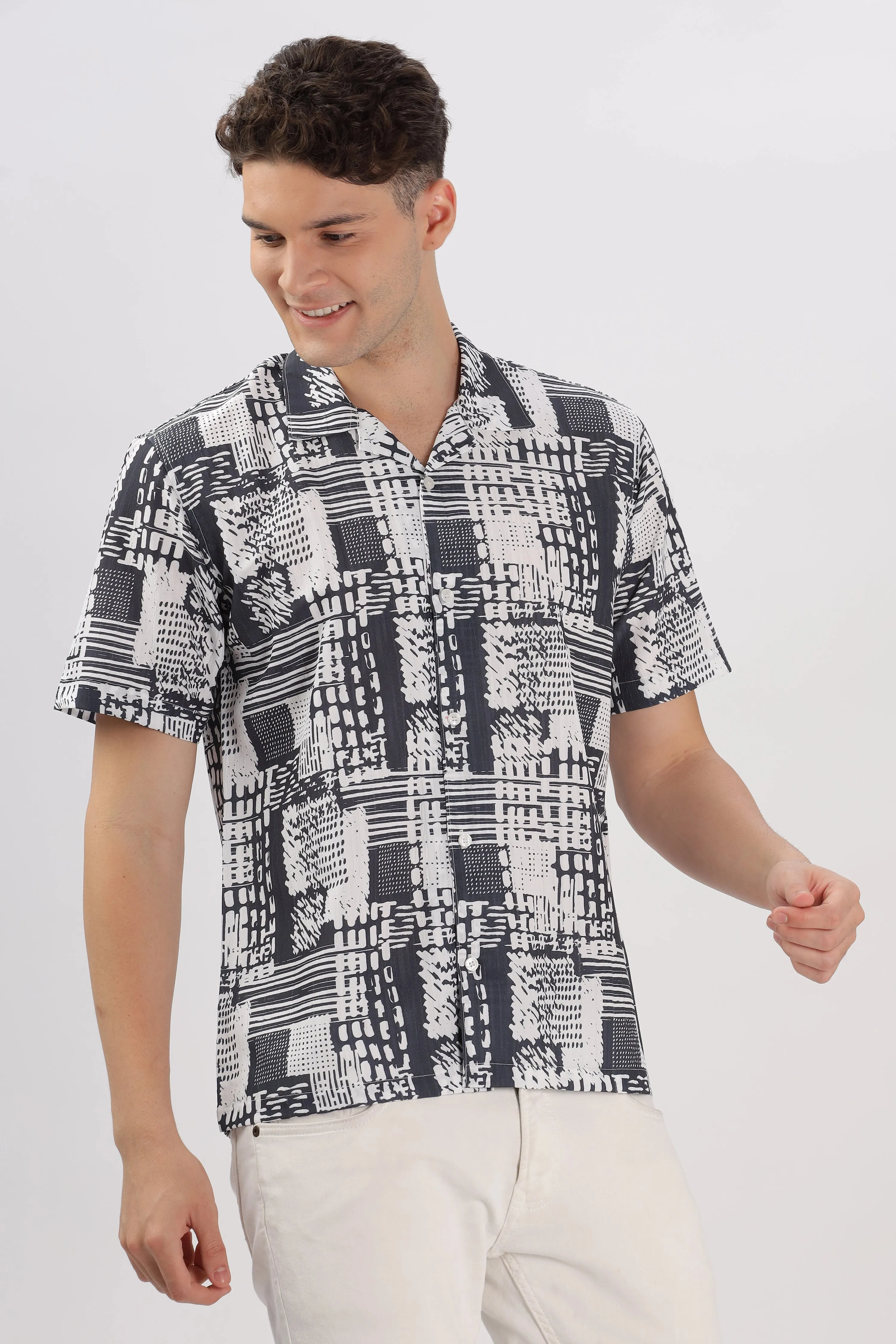 Black and white abstarct printed popcorn shirt