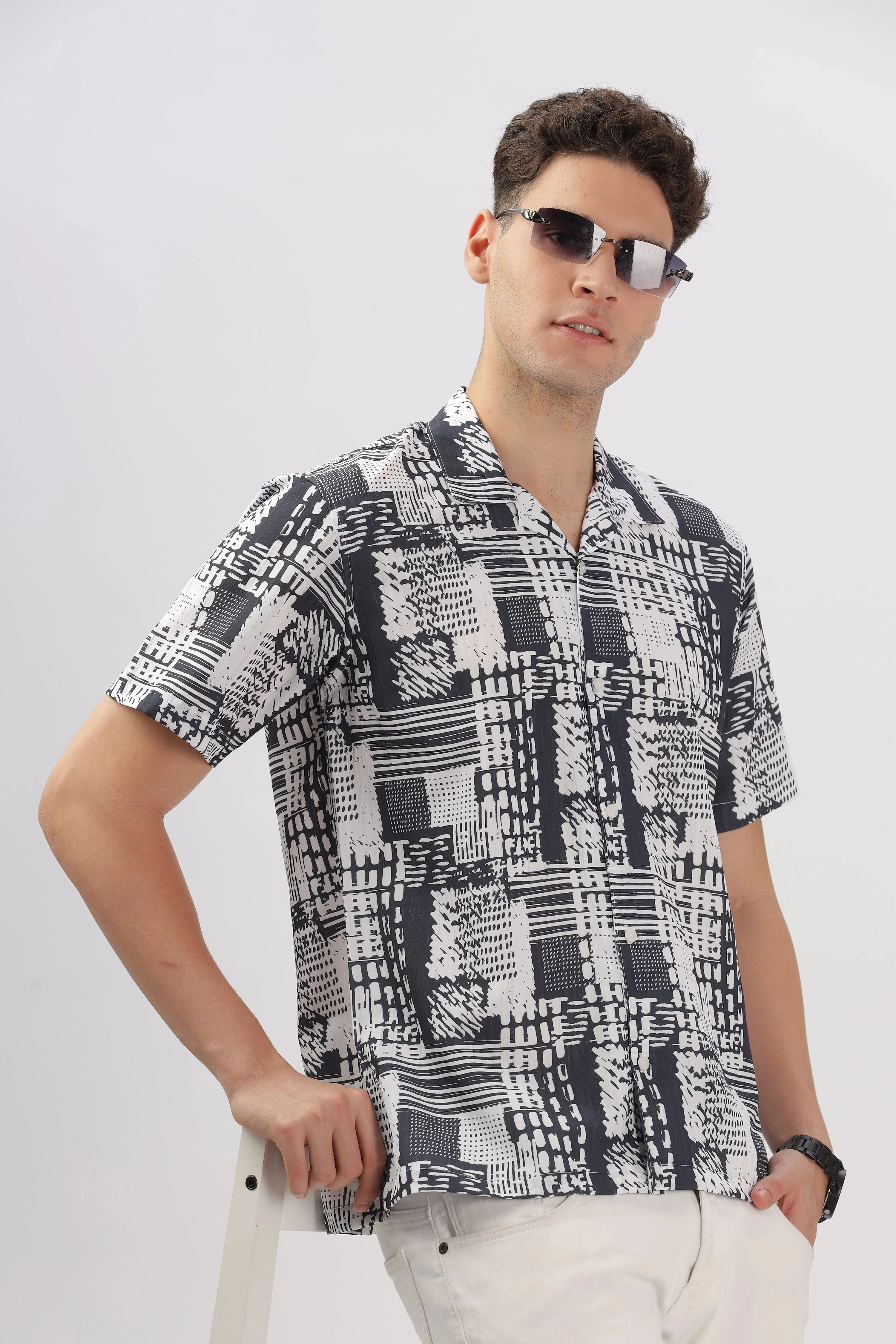 Black and white abstarct printed popcorn shirt